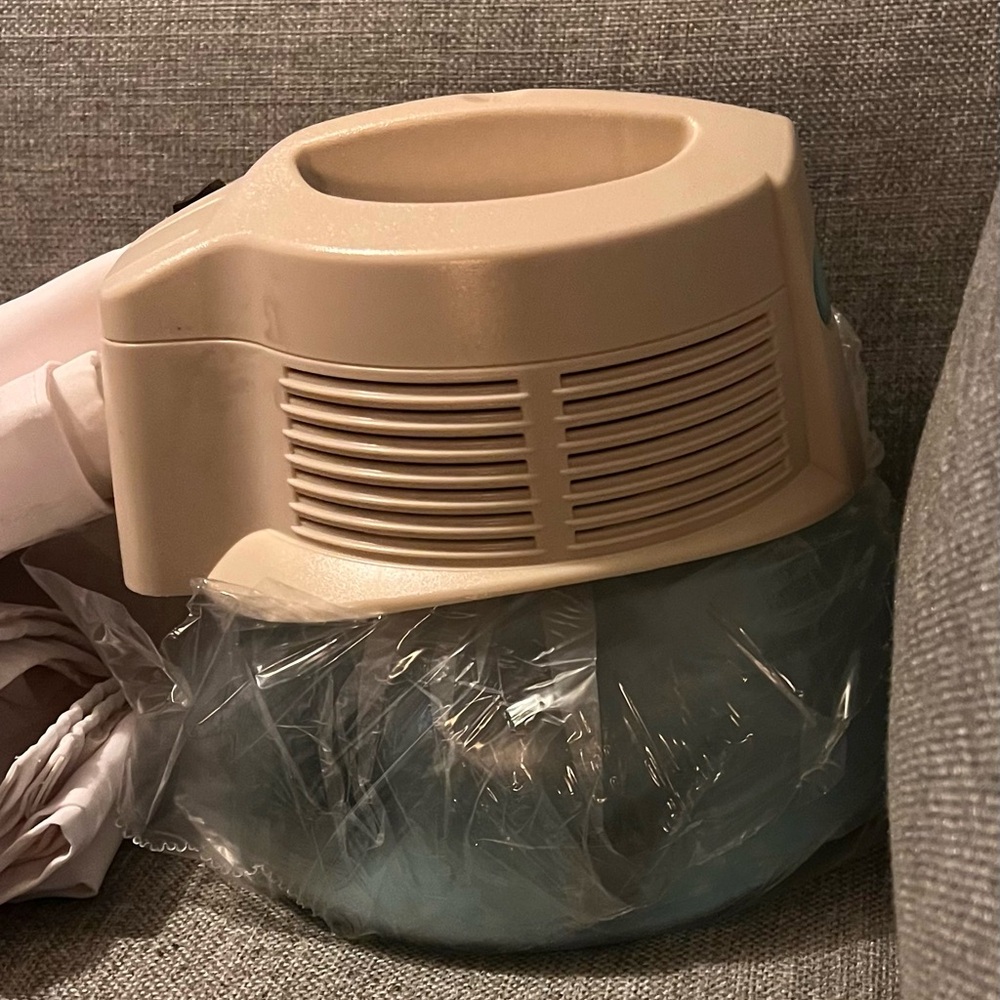 BNIP Rainbow Rainmate IL Illuminated LED Air Purifier Freshener Blue & Ivory